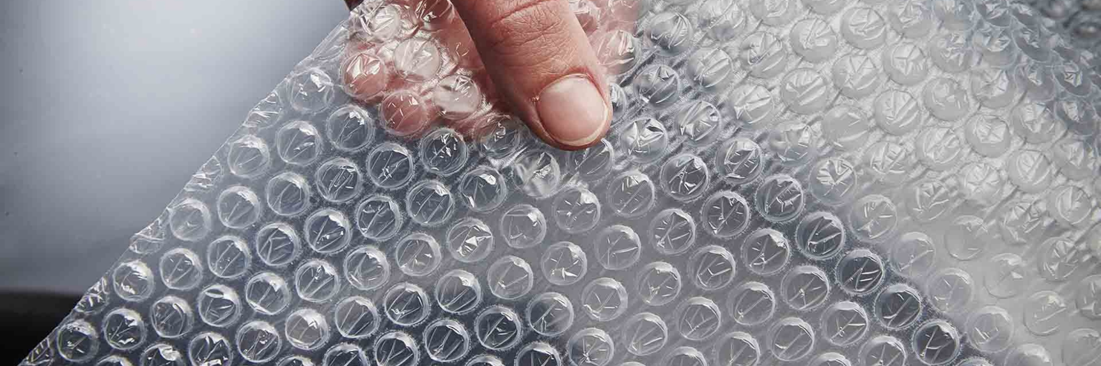 Bubble wrap air cushion packaging material for shock protection