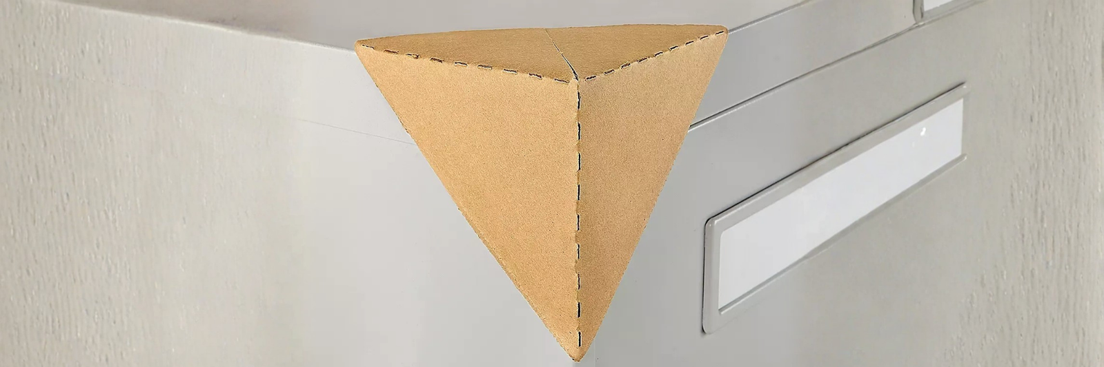 Kraft paper corner protector as eco-friendly alternative to foam corner packaging