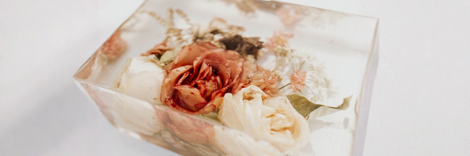 Photosensitive resin 3D printed packaging components with complex geometry